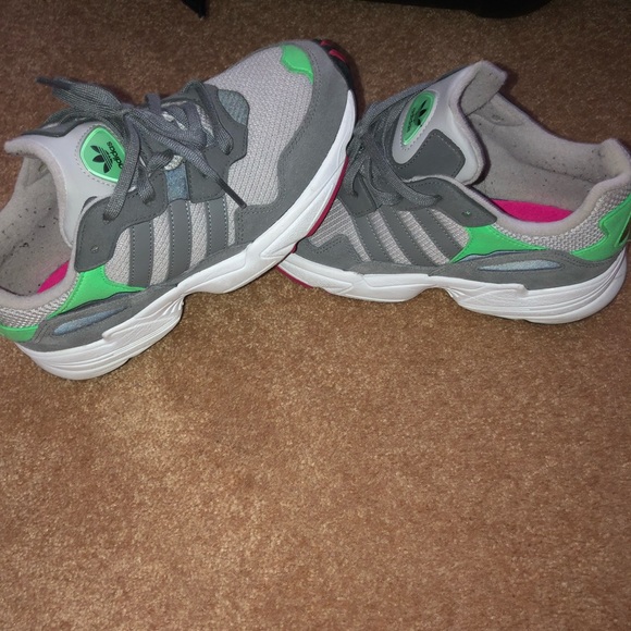 Adidas shoes - Picture 2 of 3